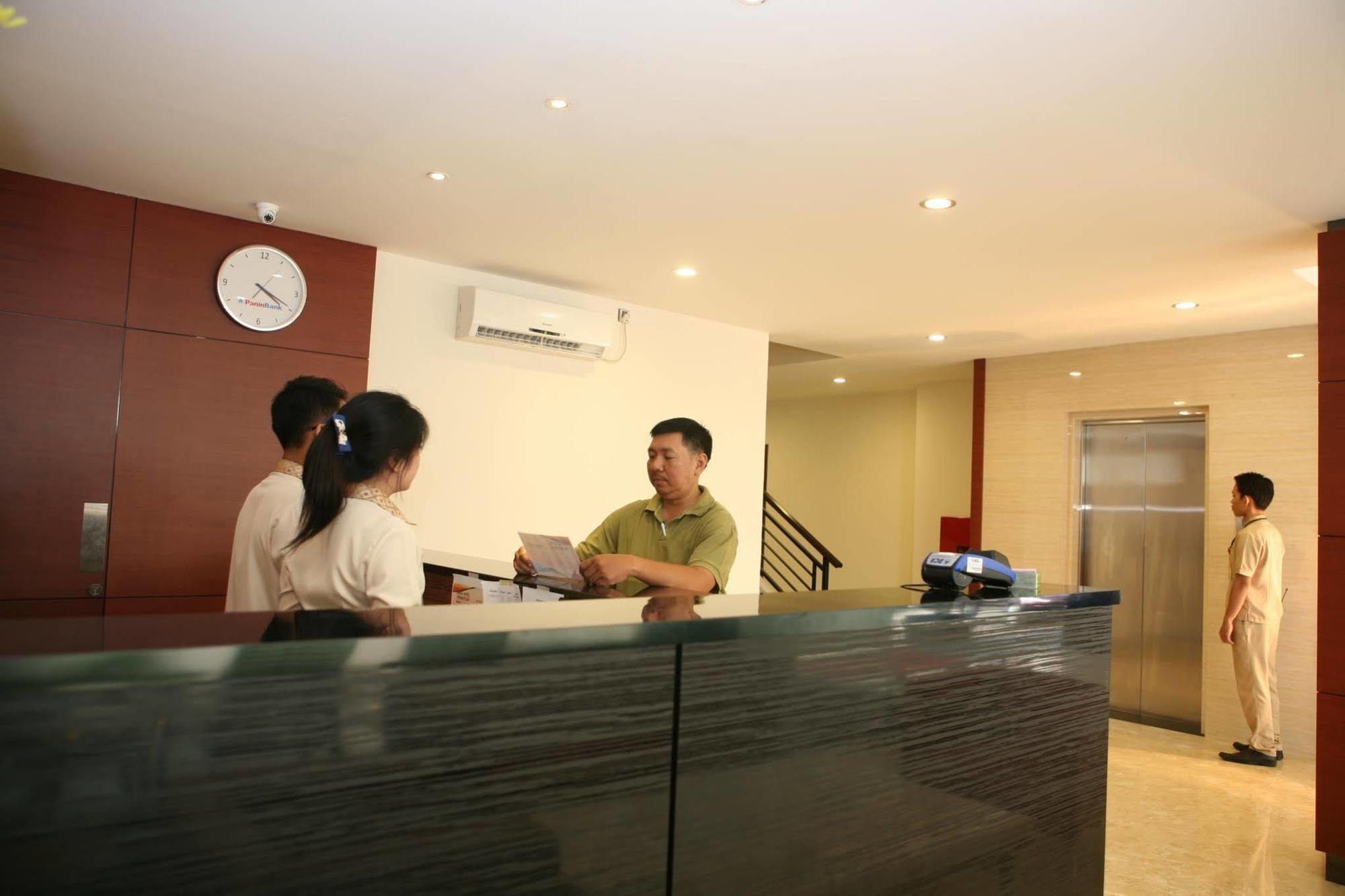 Hana Hotel Batam Exterior foto